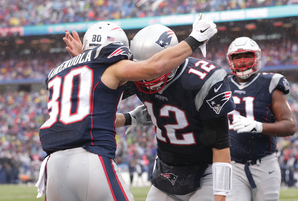 NFL: Brady guió al triunfo a Patriotas sobre Bills, 41-25