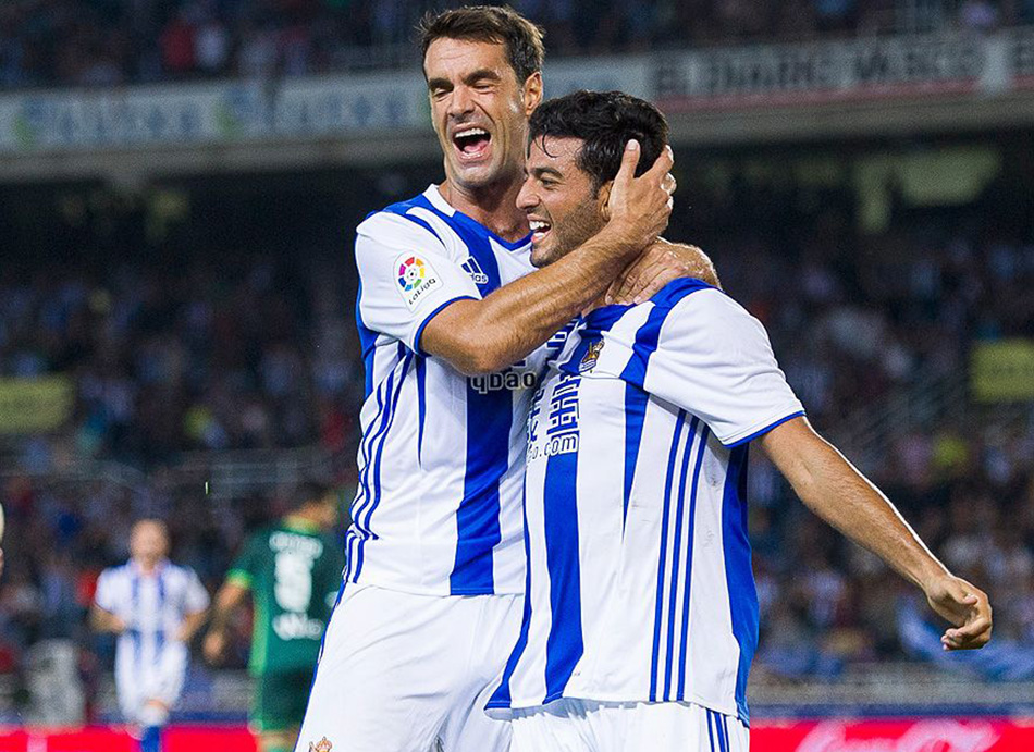 Carlos Vela colabora con gol en triunfo de la Real sobre Alavés