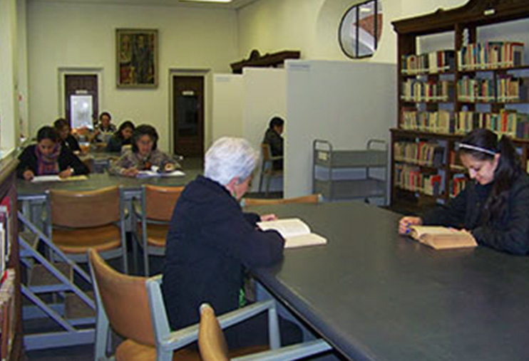 Biblioteca de Universidad Mexiquense con servicio de alta calidad