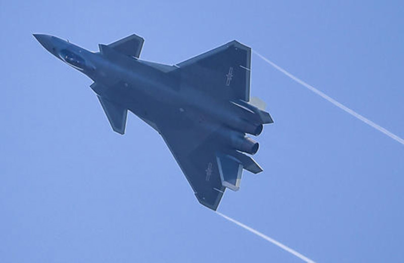(video) China presenta al mundo su nuevo jet de combate “invisible” J-20