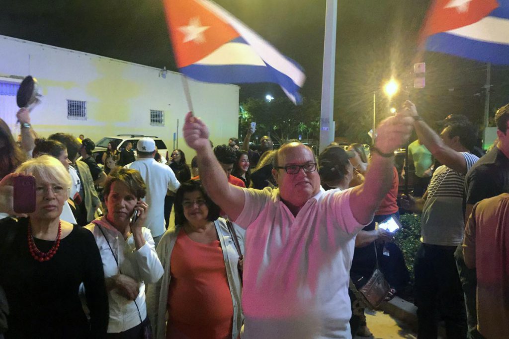 (video) Festejan muerte de Fidel Castro