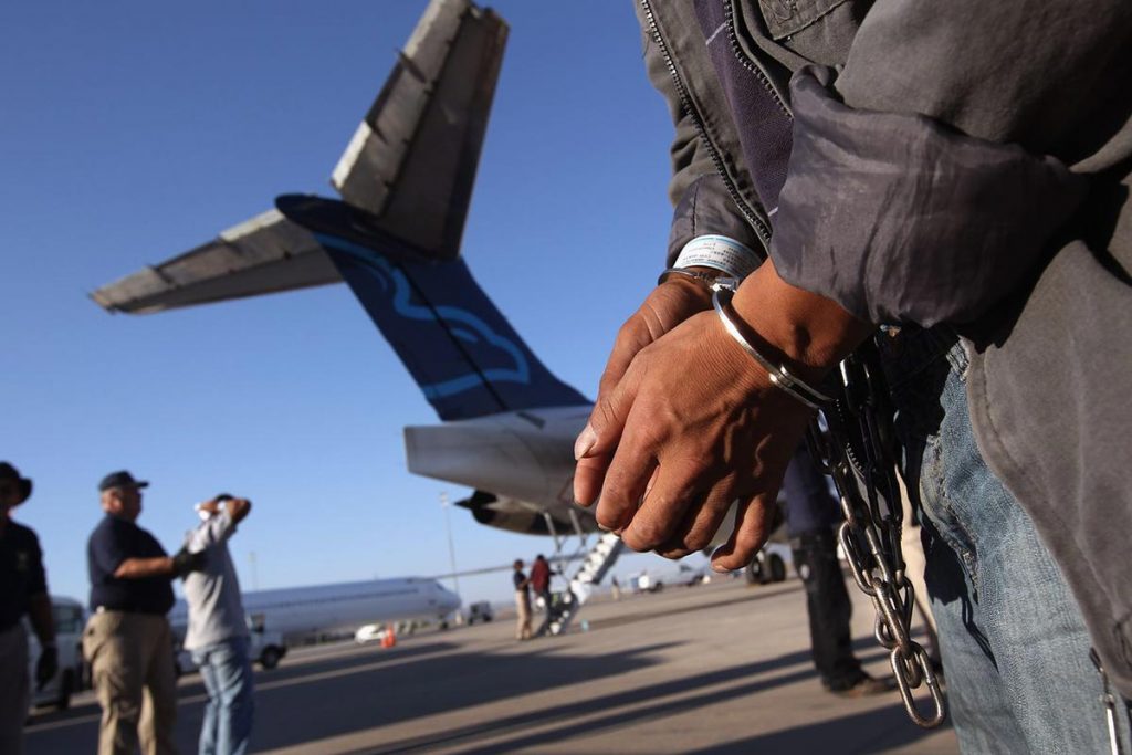 242 mil 456 mexicanos deportados en 2015