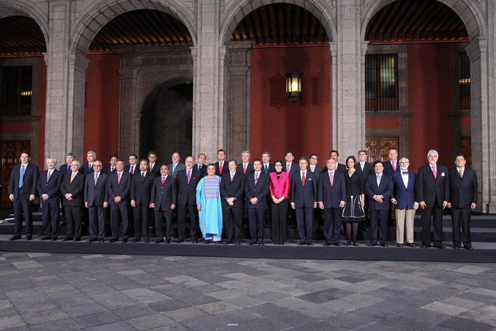 Embajadores mexicanos, de los mejor pagados