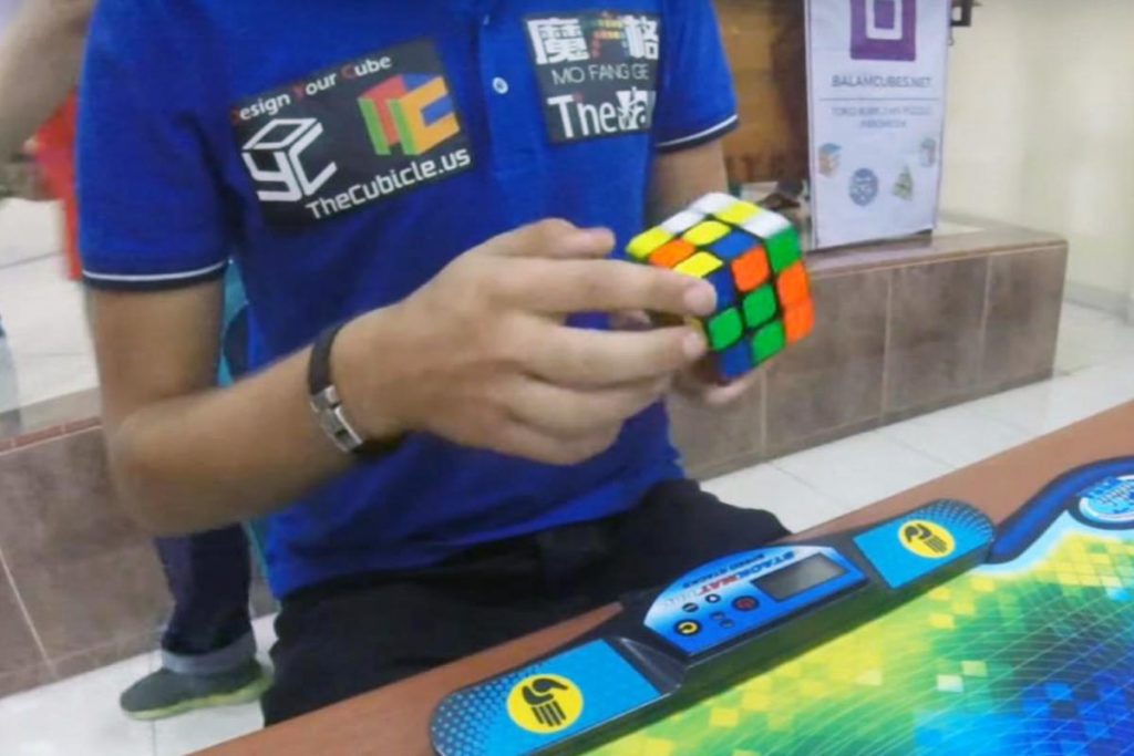 (video) Nuevo récord con Rubik