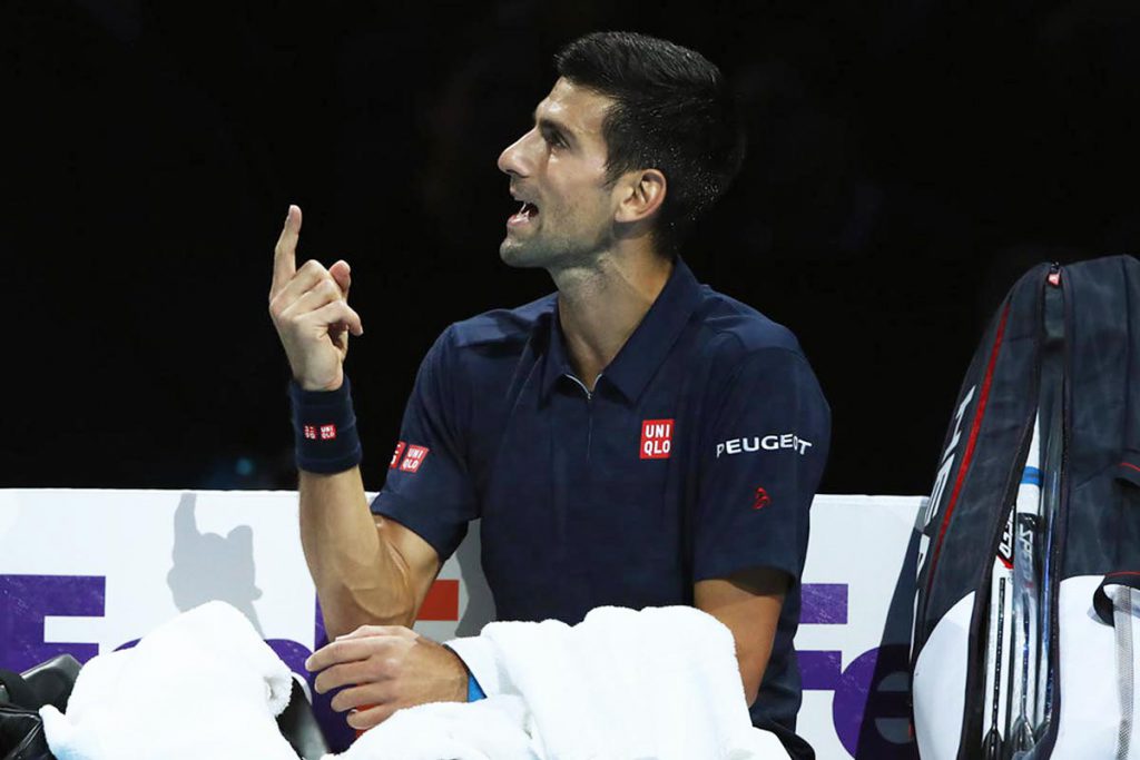 (video) Novak Djokovic, discute y arrasa