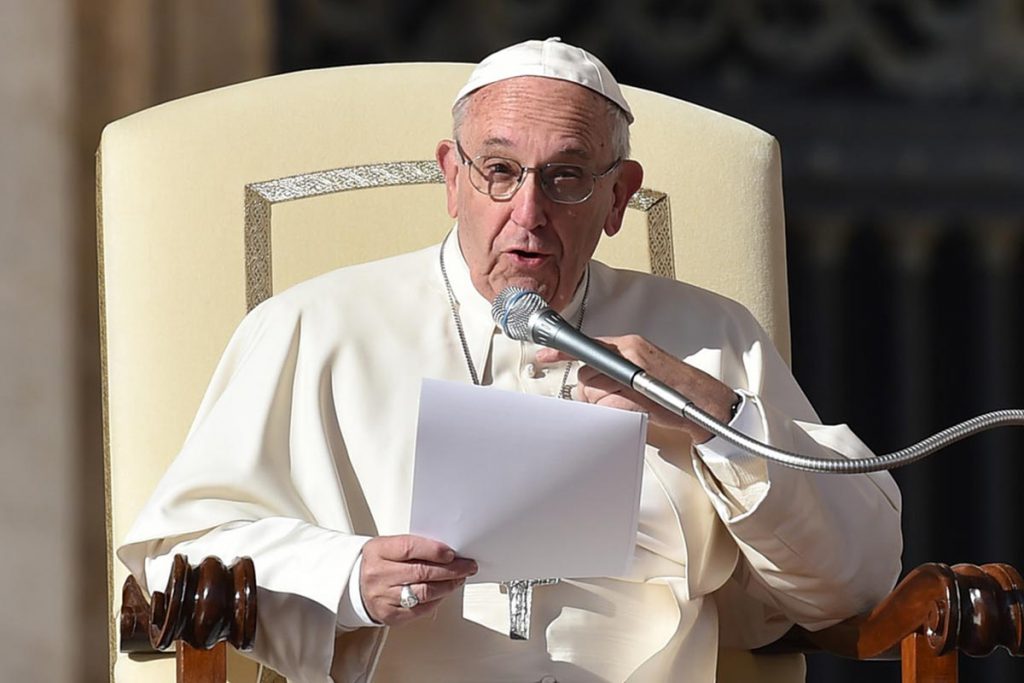 Papa Francisco urge acabar con crimen de trata de personas