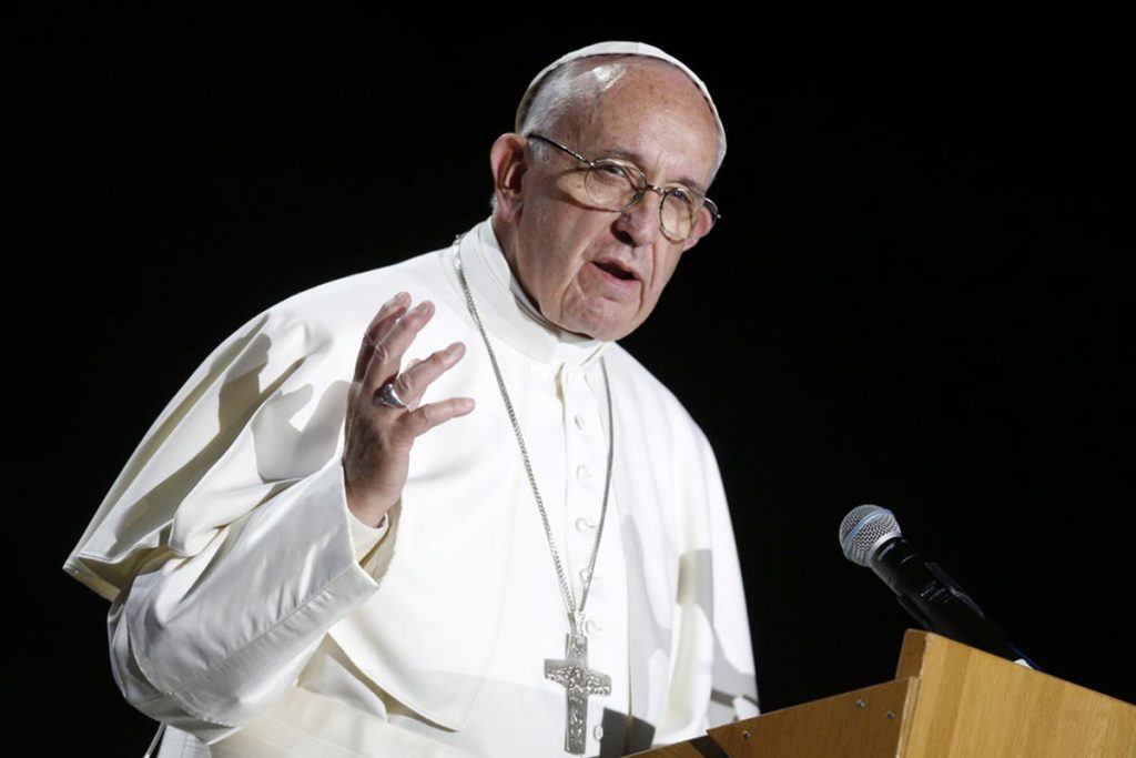 Vaticano amenaza con medidas contra mal uso de imagen del Papa