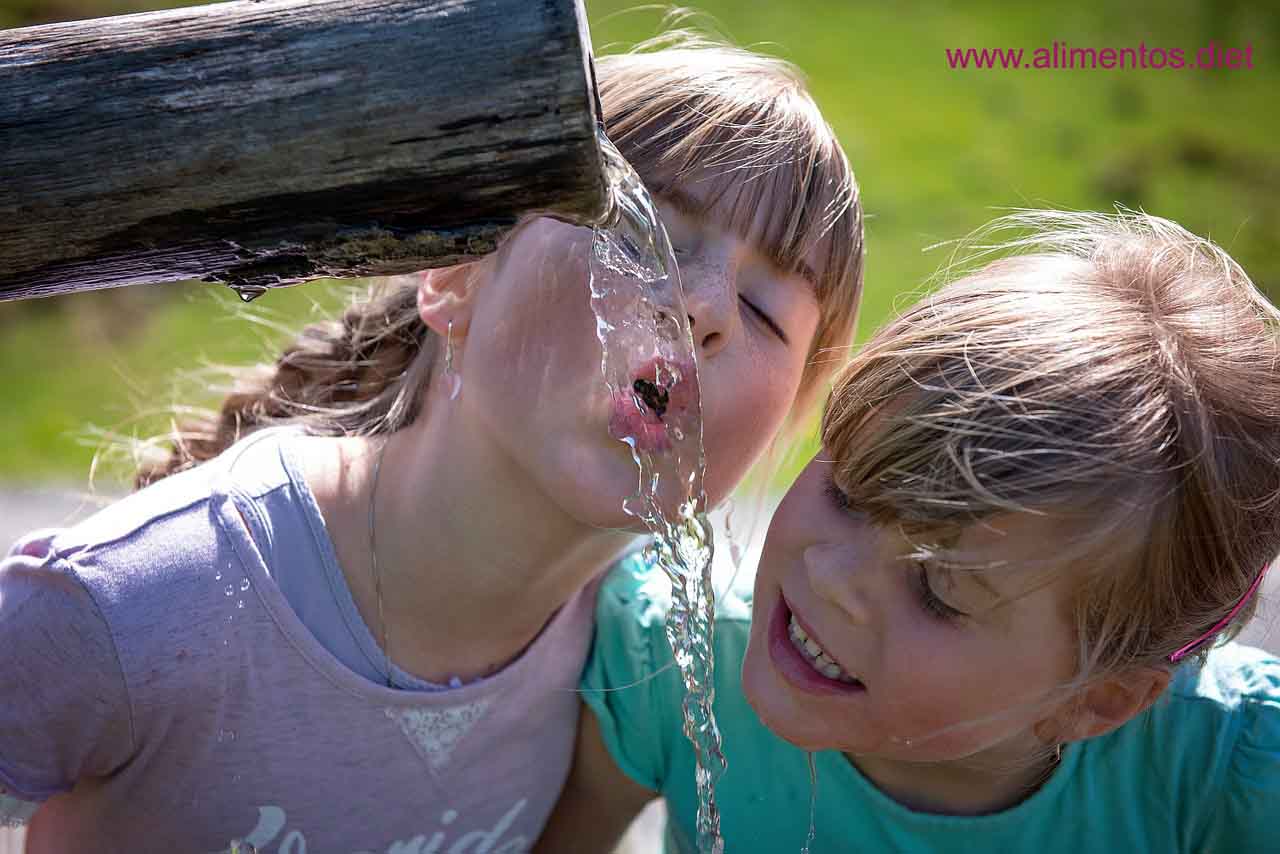 Niños y adultos propensos a deshidratación