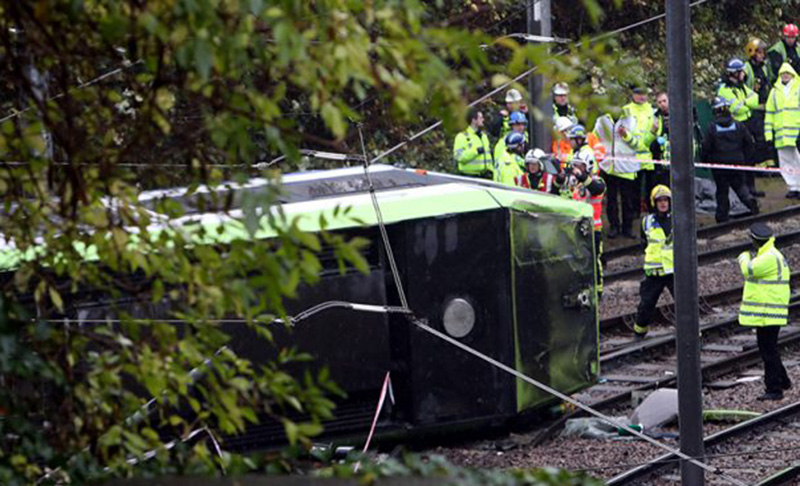 Accidente de tranvía en Londres deja varias víctimas