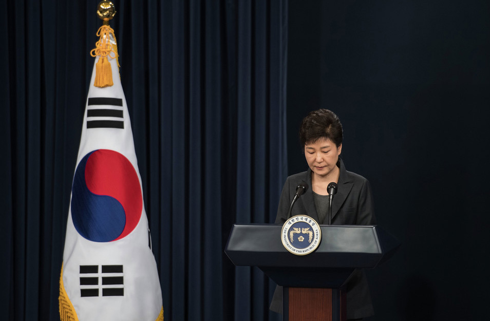 Surcoreanos exigen destitución de Park antes de recibir el 2017