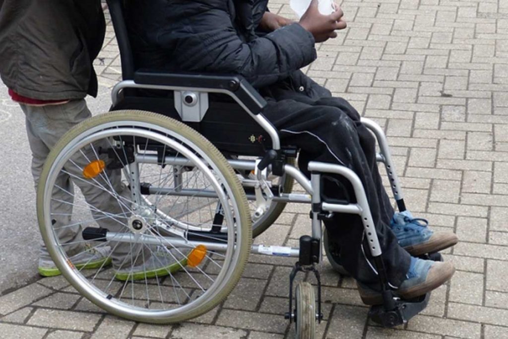 Estudiantes del Tec de Querétaro crean silla de ruedas guiada por voz