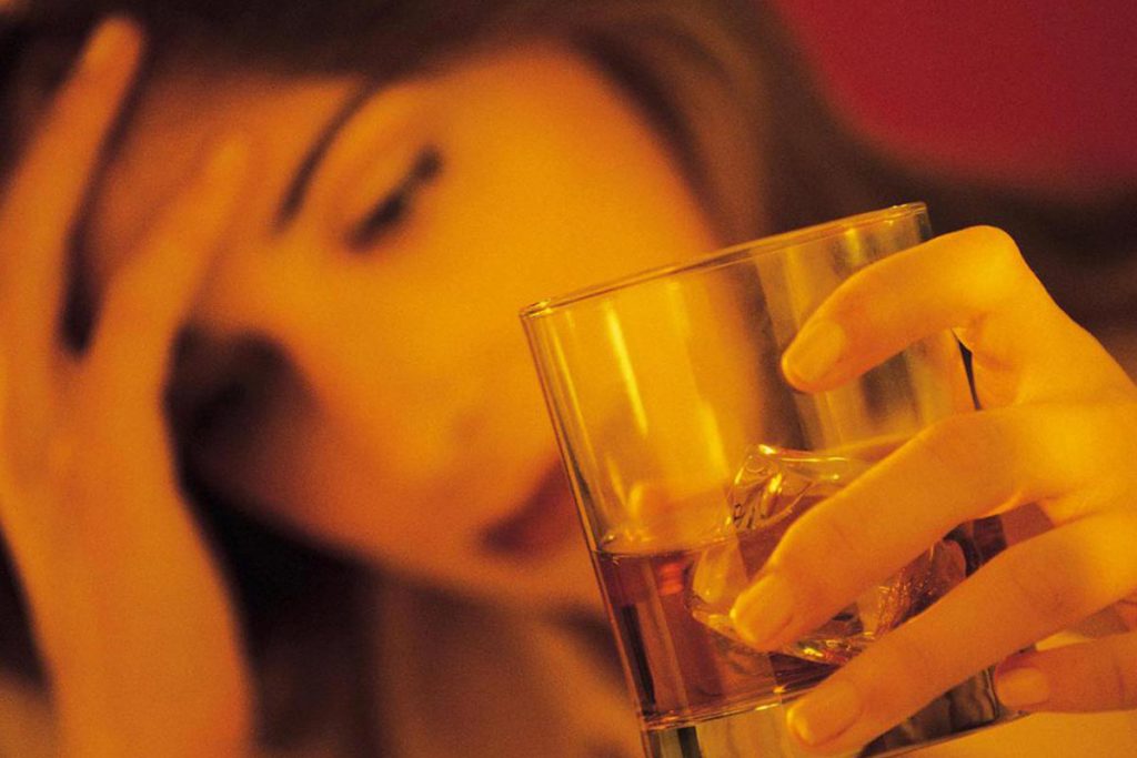 ¿Los padres inducen a sus hijos al alcohol?