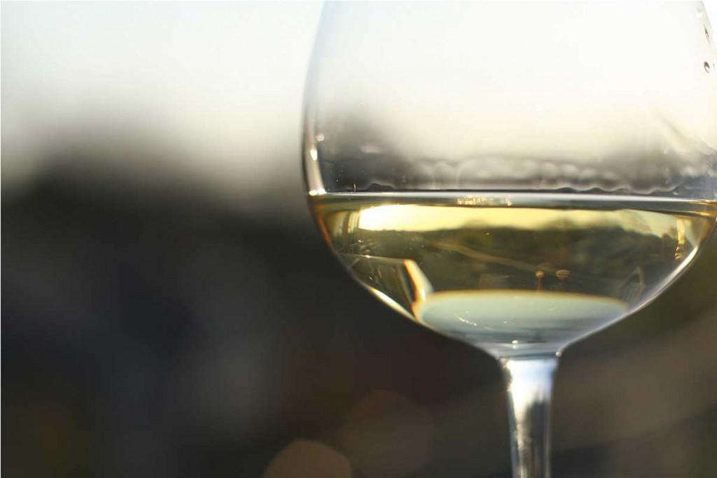 Vino blanco se asocia con altas tasas de melanoma