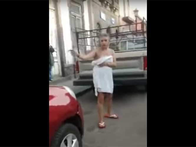 (Video) #LadyToalla, funcionaria de SLP, insulta a policías
