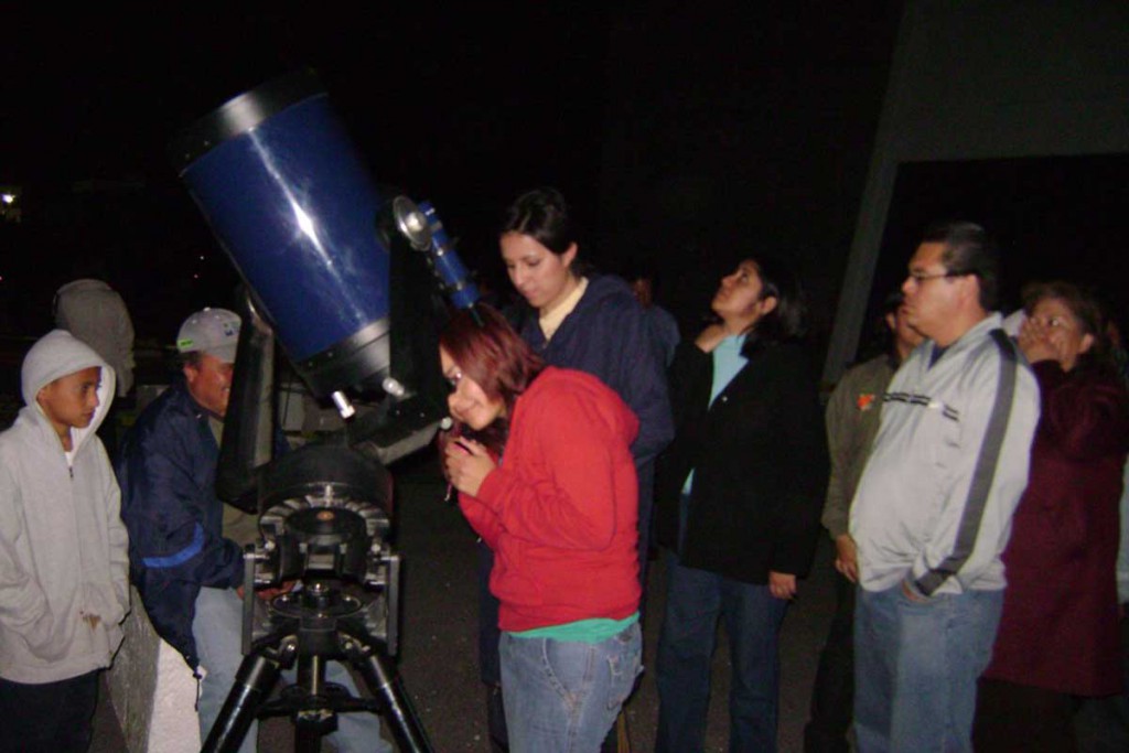 Universidad de Puebla en evento astronómico