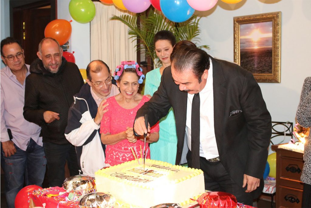 La producción de El Bienamado celebró a Chucho Ochoa por su cumpleaños