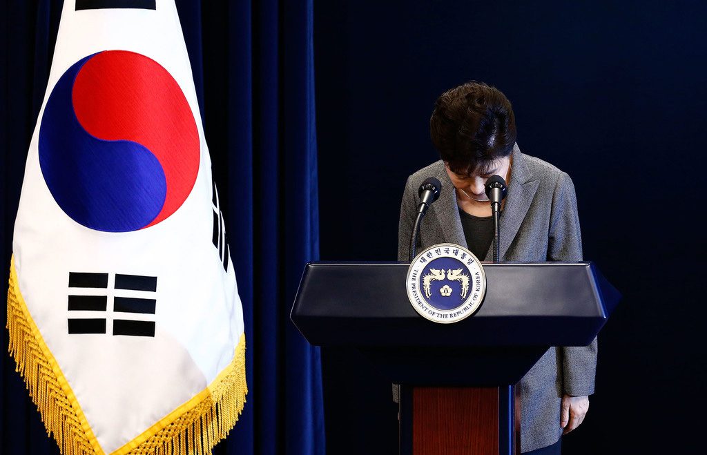 Comparecen dos asesores de presidenta Park por tráfico de influencias
