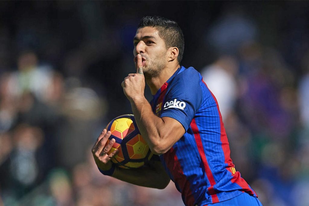 Luis Suárez salva un punto al Barcelona