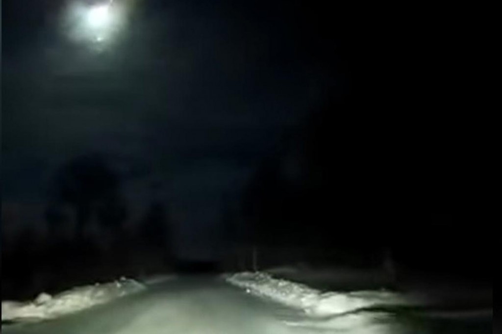 (video) Meteorito surca cielos rusos