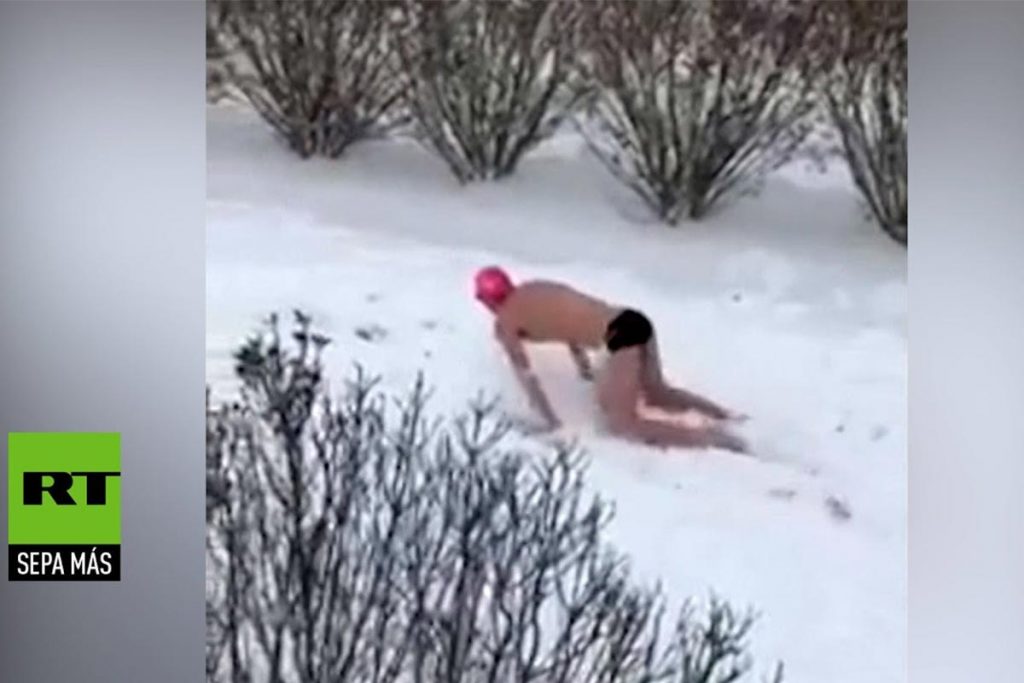 (video) Nadando en la nieve