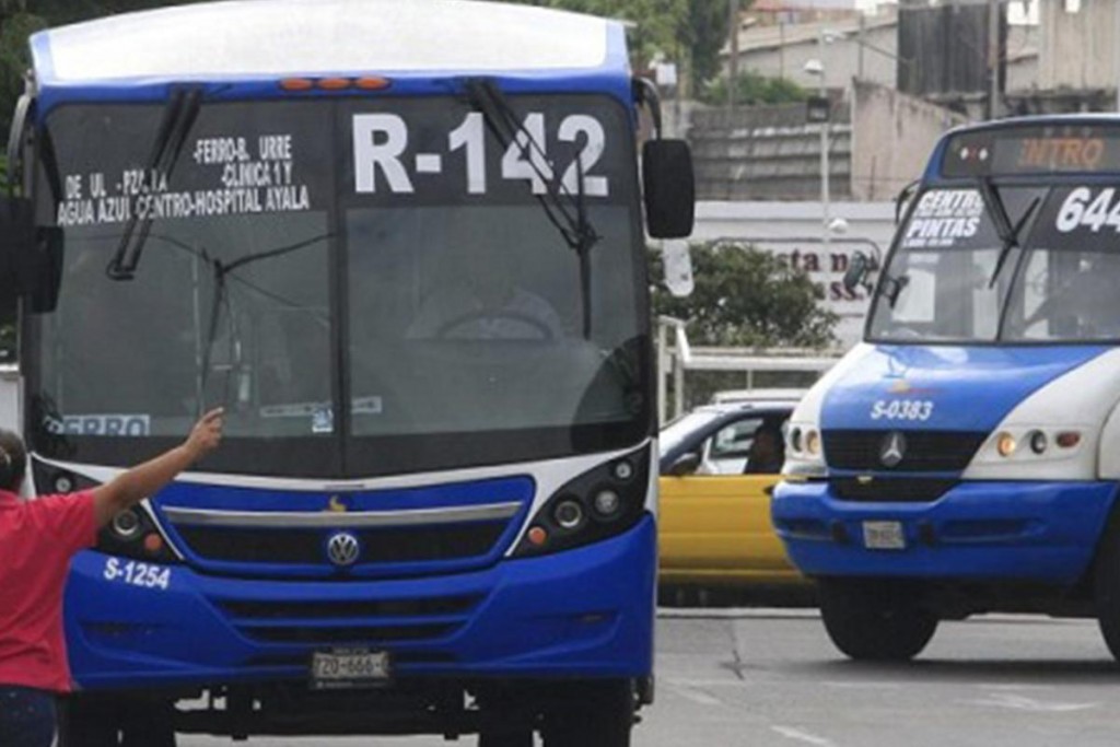 En Guadalajara transporte recorta servicio