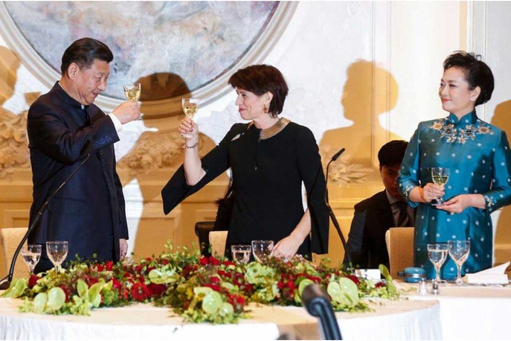 China y Suiza profundizan sus relaciones políticas
