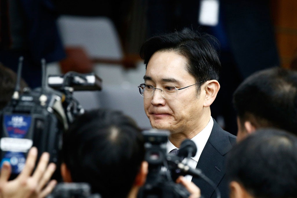 Piden orden de detención contra vicepresidente de grupo Samsung