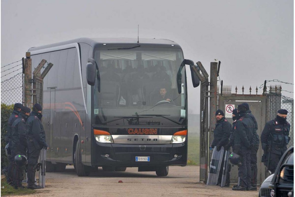 Italia por riesgos terroristas aceleran expulsiones de migrantes