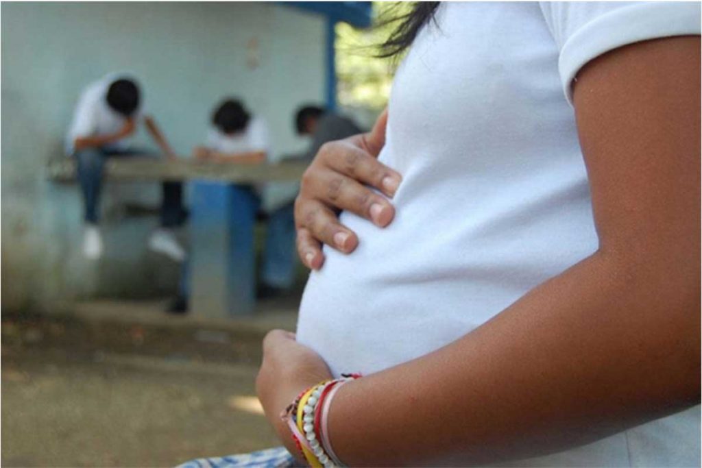 El embarazo en adolescentes, tema preocupante