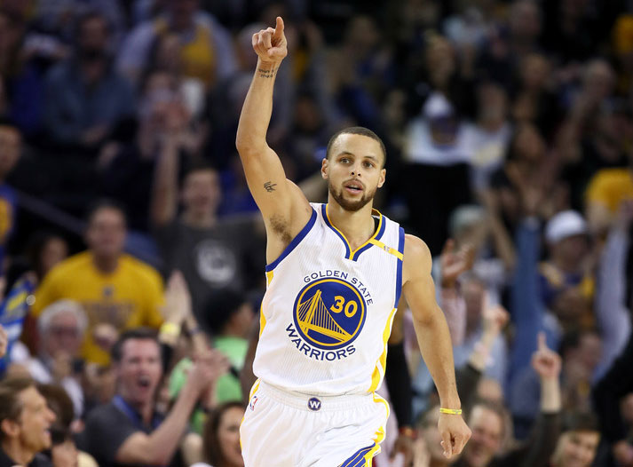 Stephen Curry guía a Warriors a su séptimo triunfo