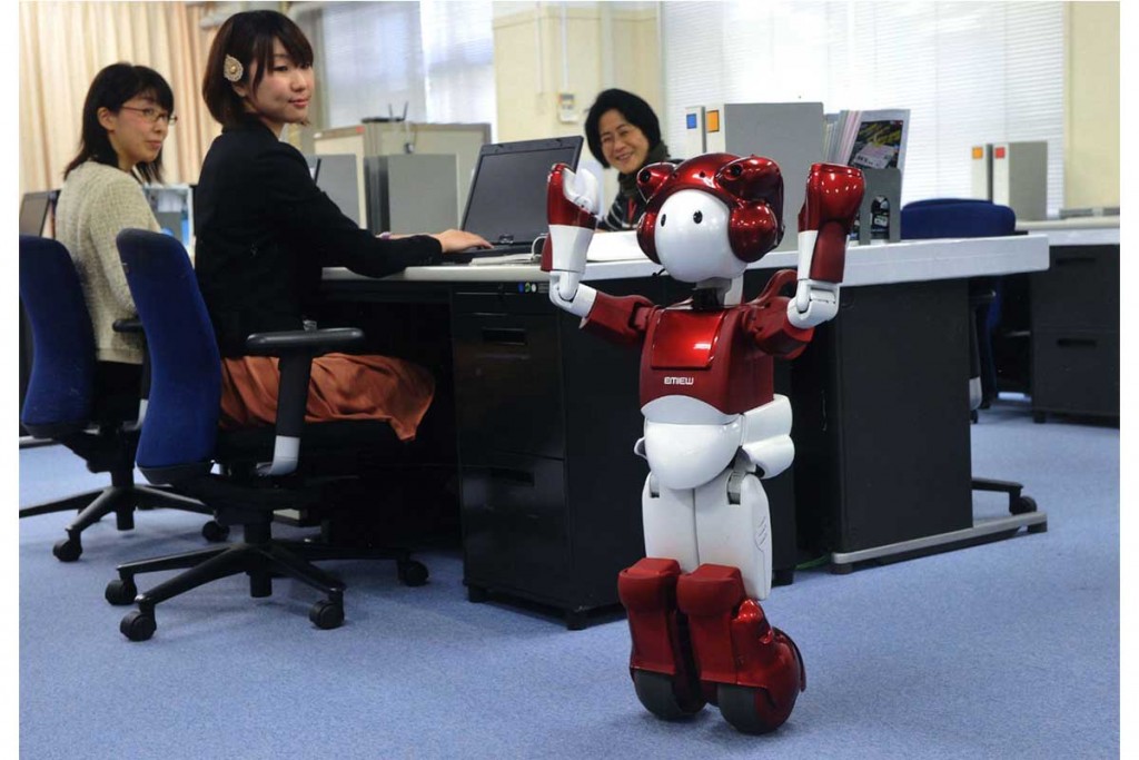 Japón sustituirá a empleados de oficina por robots