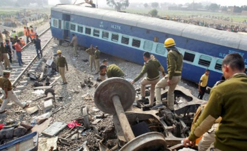 Sube a 39 número de muertos por descarrilamiento de tren en la India