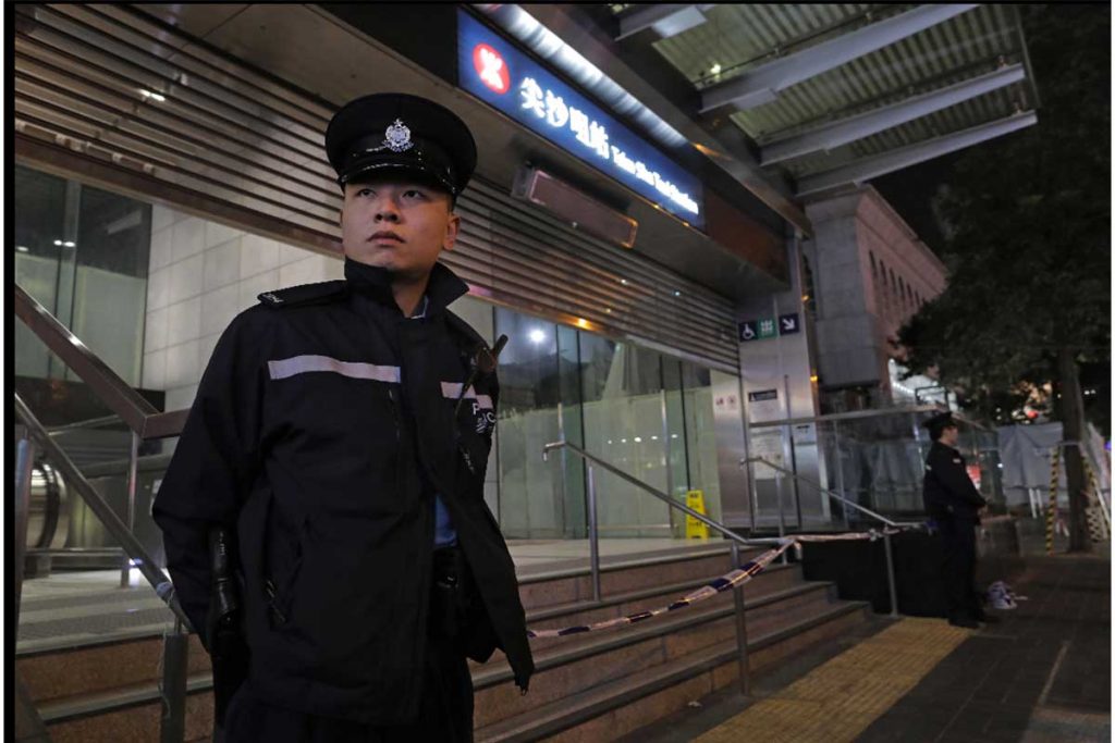 En Hong Kong, ataque en el Metro deja 18 heridos
