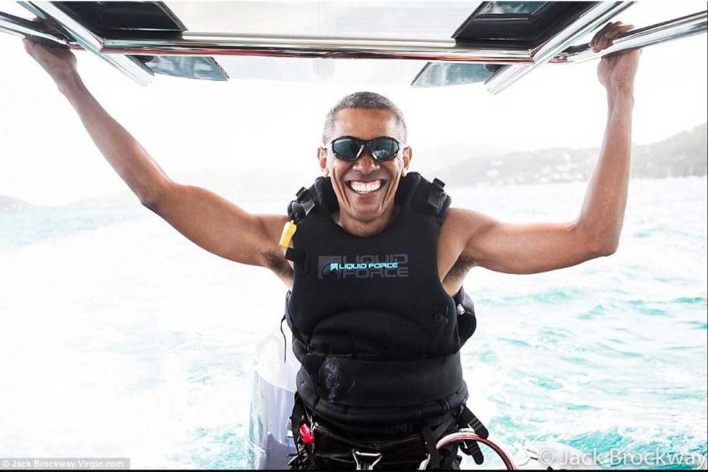 (Video) Obama y su práctica con kite-surf