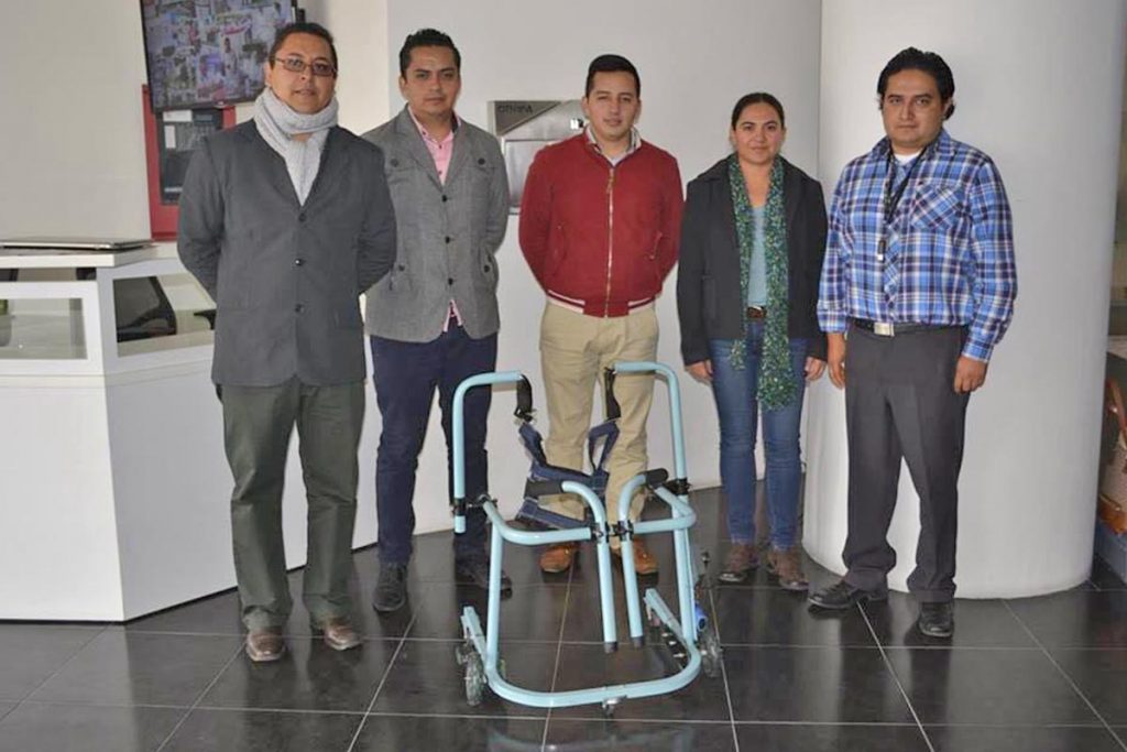 Andadera motorizada para niños con discapacidad