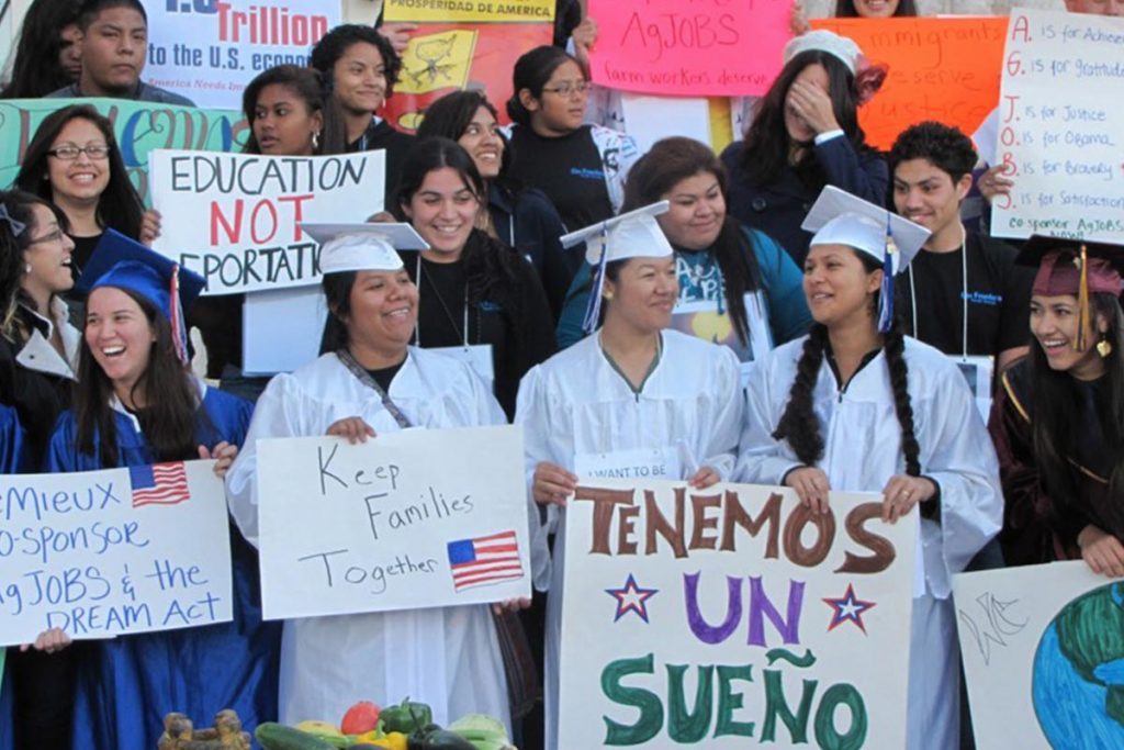 Exentan a dreamers, pero endurecen control migratorio