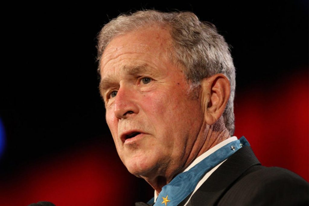 George W. Bush, crítico de acciones de Trump