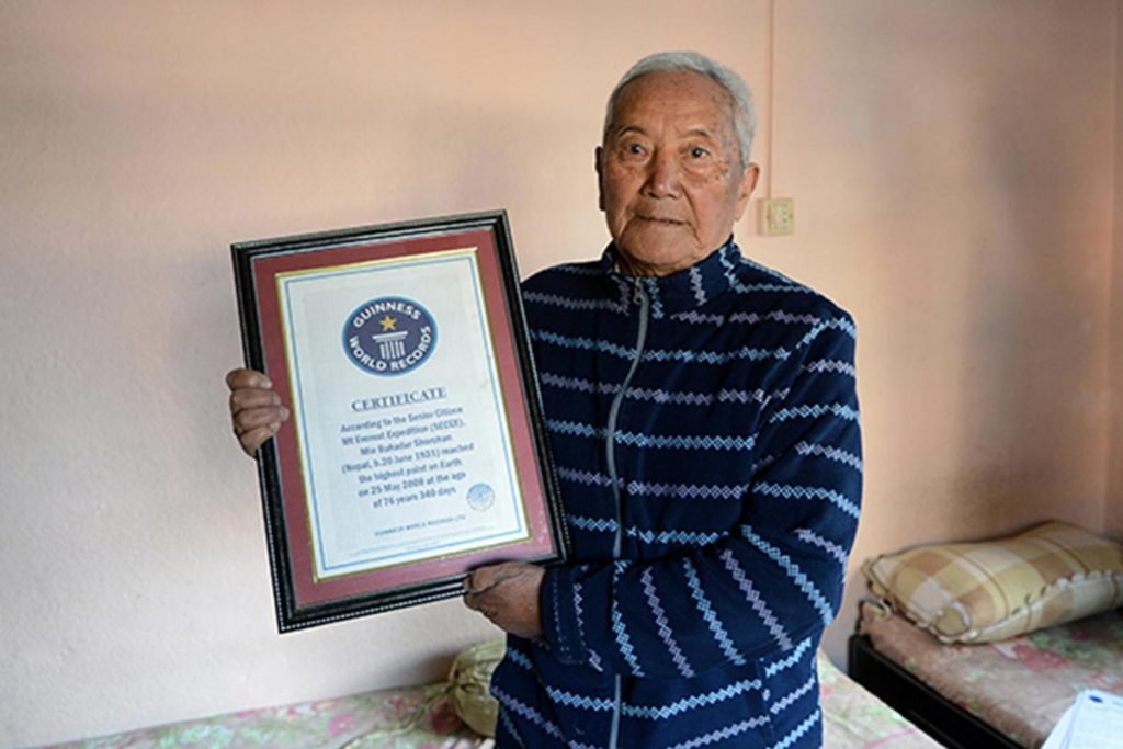 Tiene 85 años y quiere conquistar el Everest
