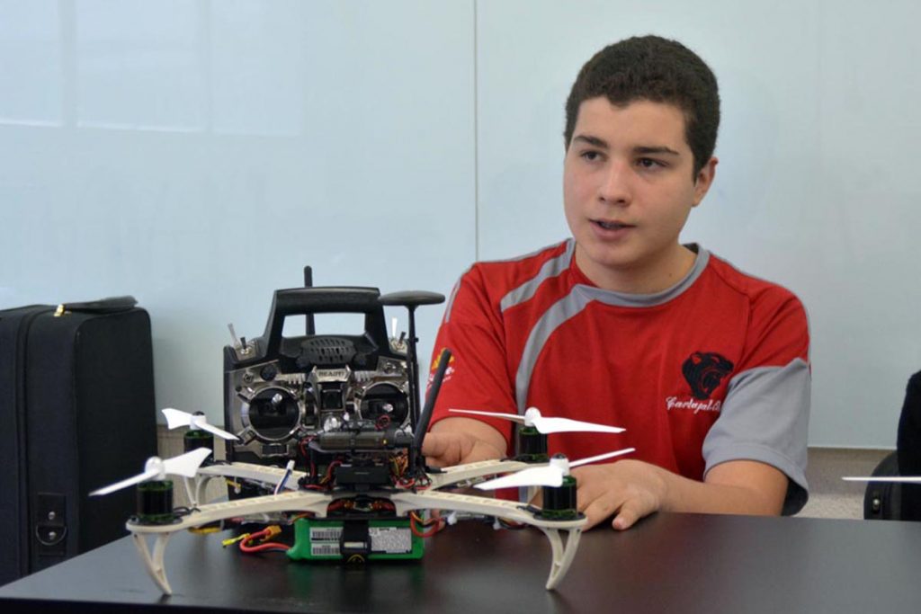 Alumnos desarrollan drones para combatir el bullying en Jalisco
