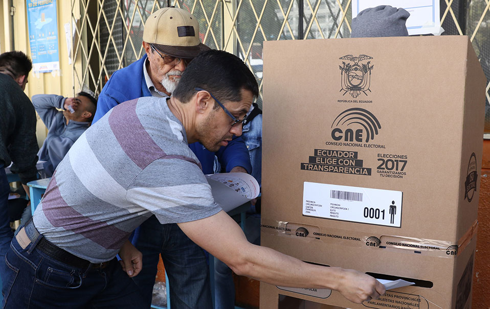 Transcurren elecciones ecuatorianas en total normalidad