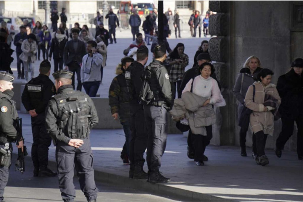 Hollande: la amenaza terrorista en París, persiste