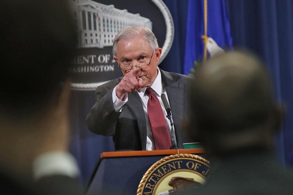 Jeff Sessions se hace a un lado…