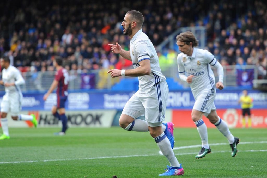 Doblete de Benzema encamina al Madrid