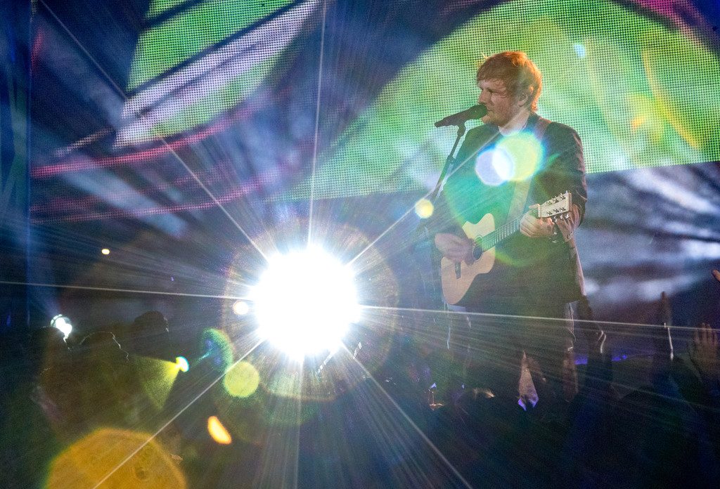 (video) Ed Sheeran sigue marcado récords