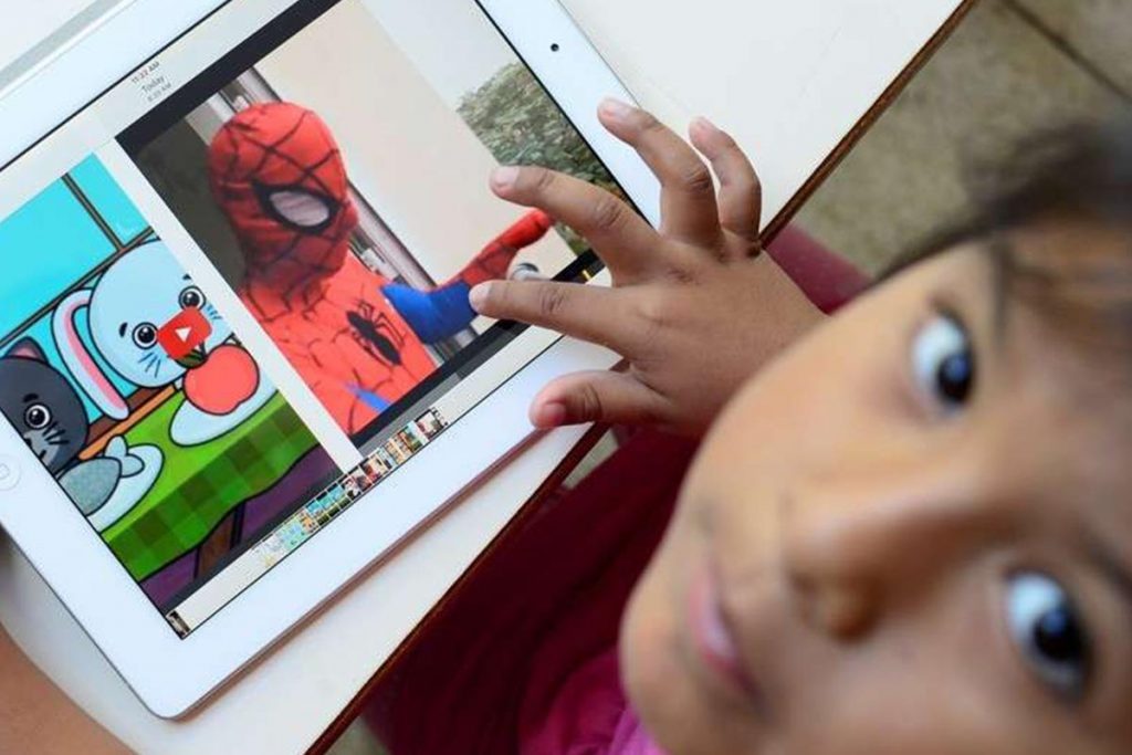 Uso de celulares y tabletas ocasiona problemas visuales en menores