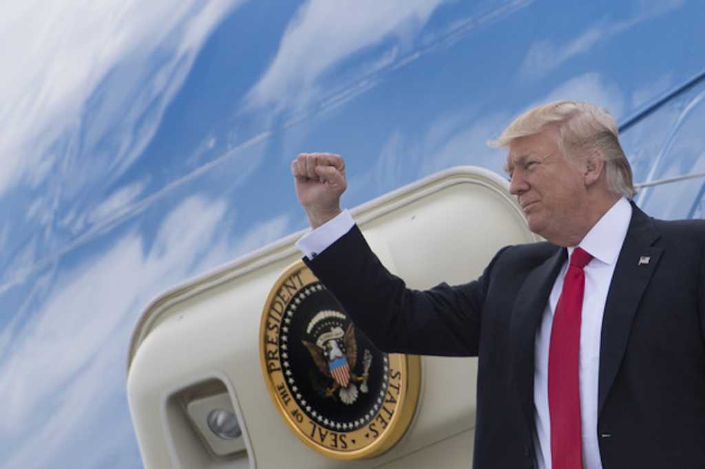 Trump celebra sus primeros 100 días con partidarios