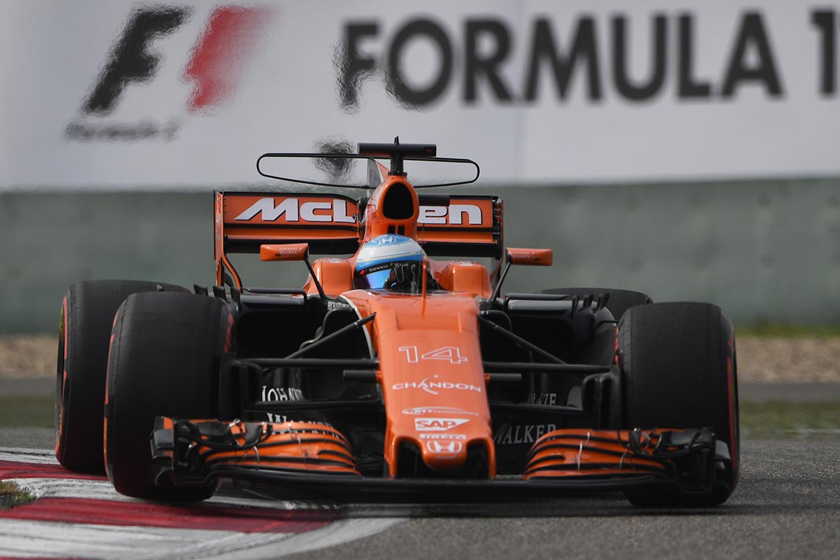 Fernando Alonso cambia los circuitos por un óvalo