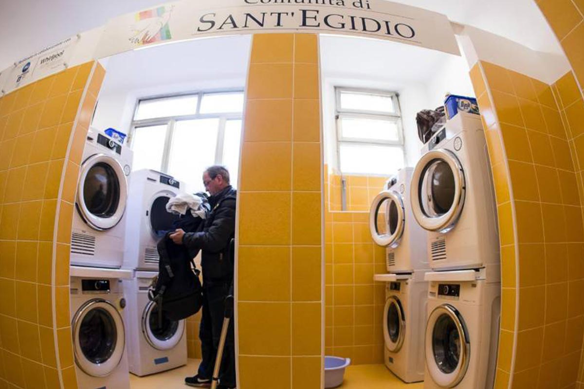 Lavar, secar y planchar, cortesía del Vaticano