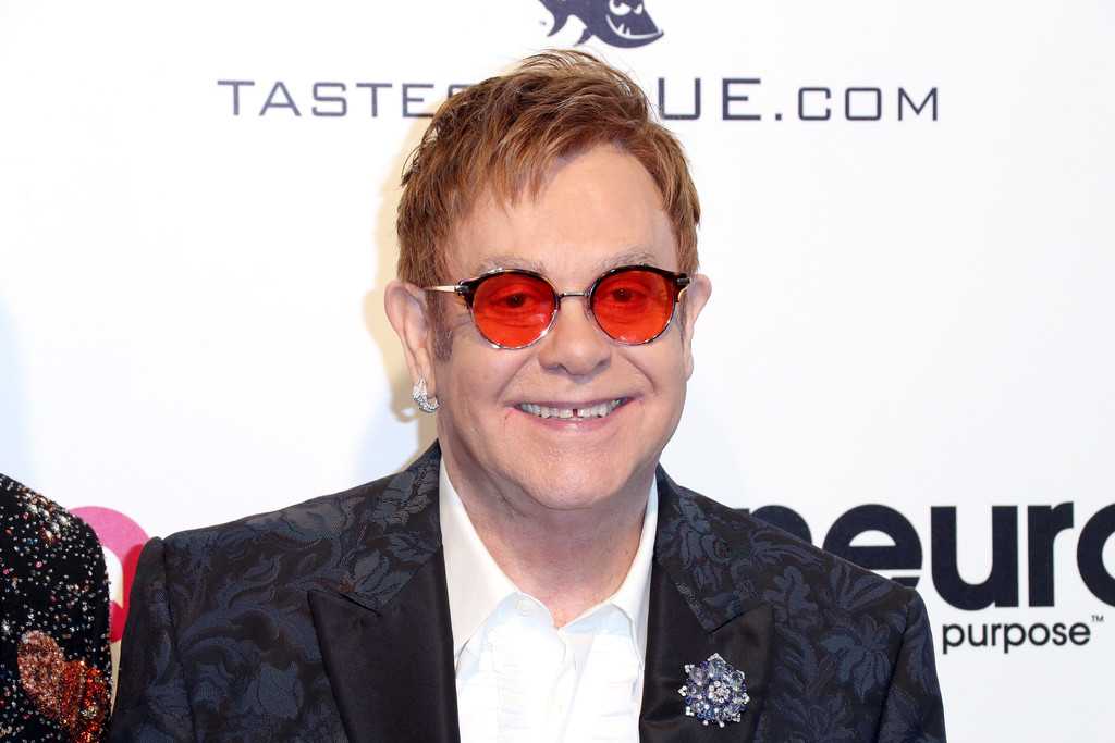 ¡Elton John contrae virus peligroso!