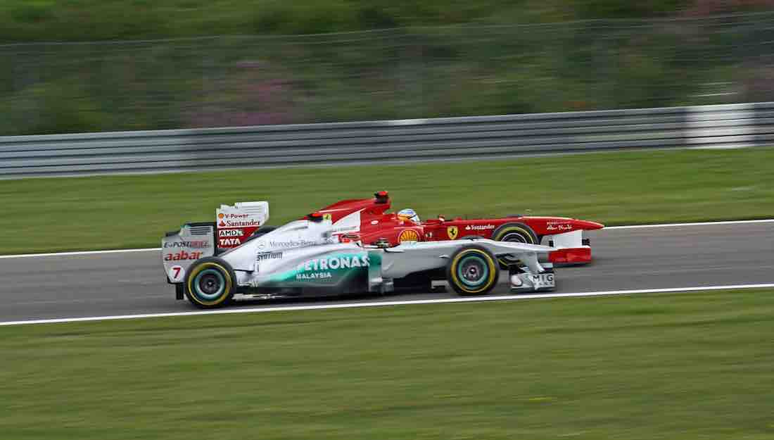 Ferrari, ahora sí… compite con Mercedes